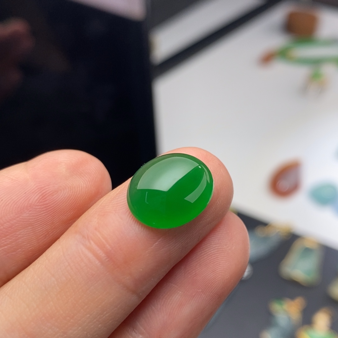 定制翡翠未镶嵌  辣绿色 镶嵌葫芦可美了