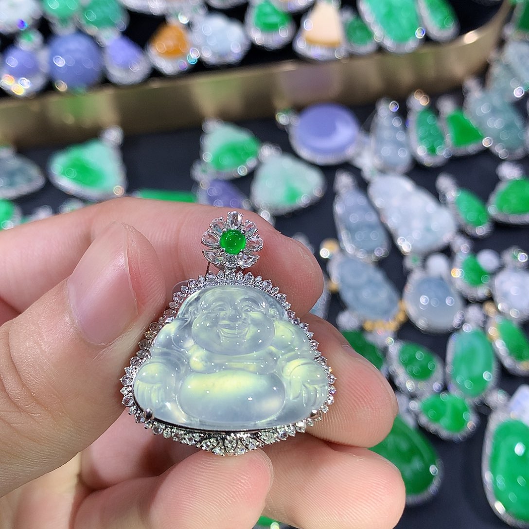 翡翠18K金镶嵌颈饰