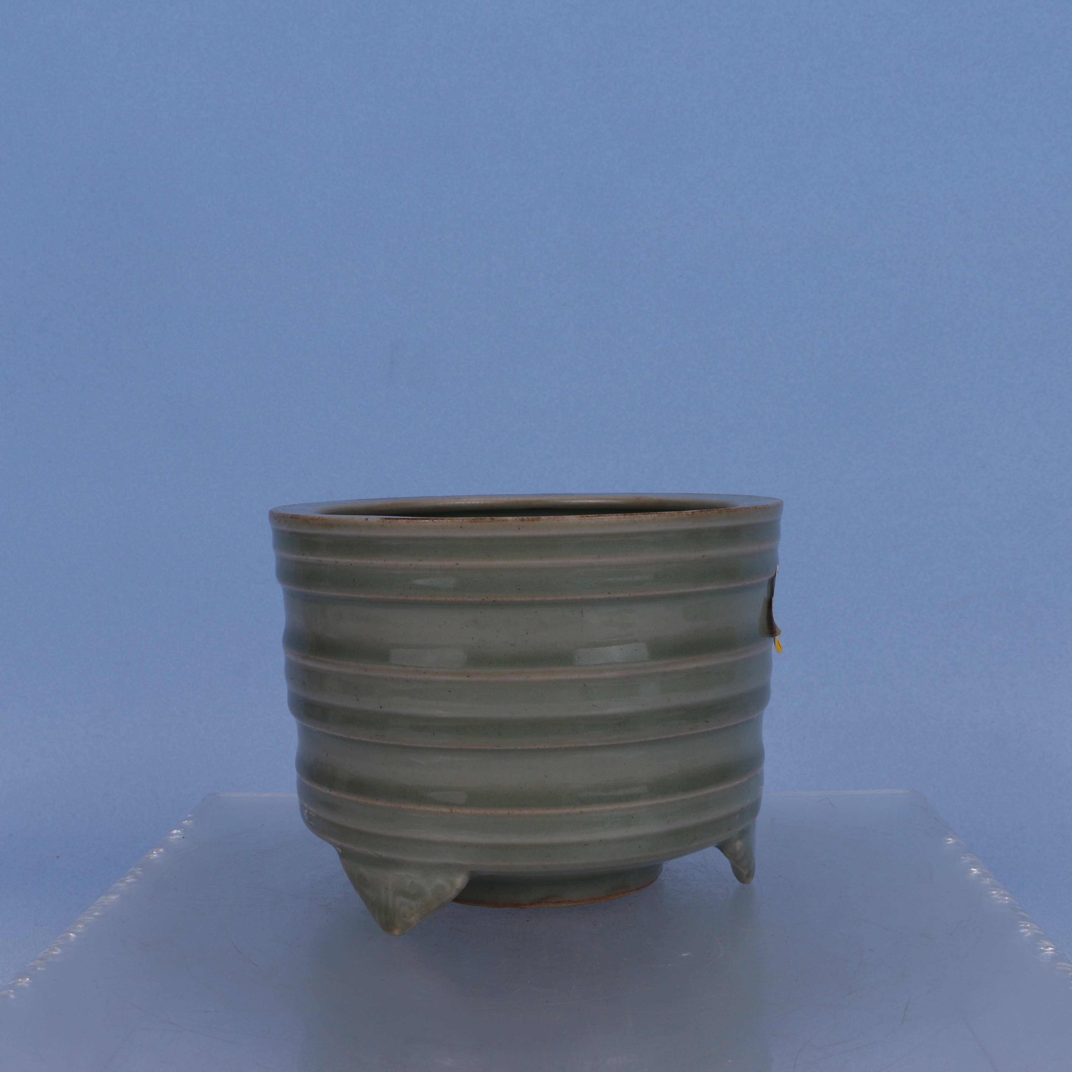 273  明  龙泉三足玄纹香炉