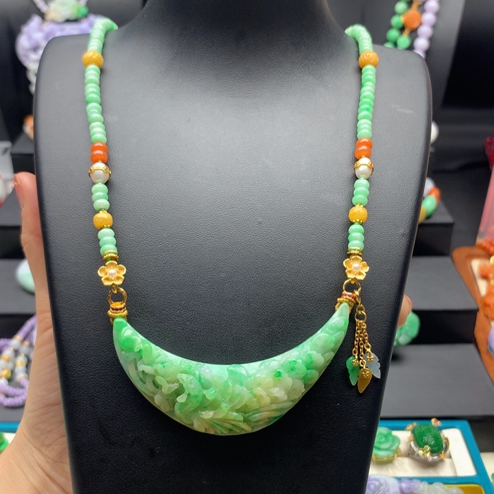 翡翠颈饰未镶嵌翡翠凤凰弯弯