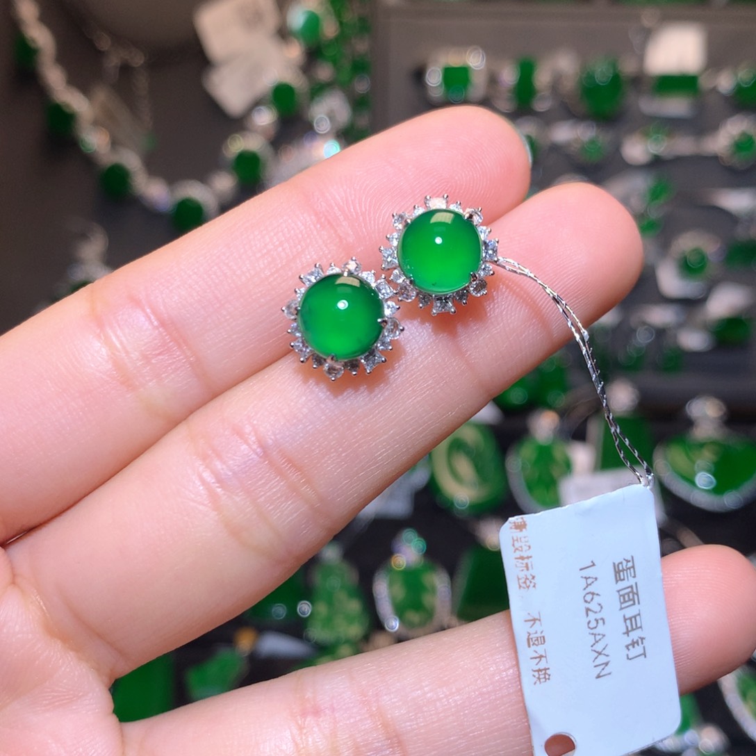 翡翠耳饰18K金镶嵌蛋面