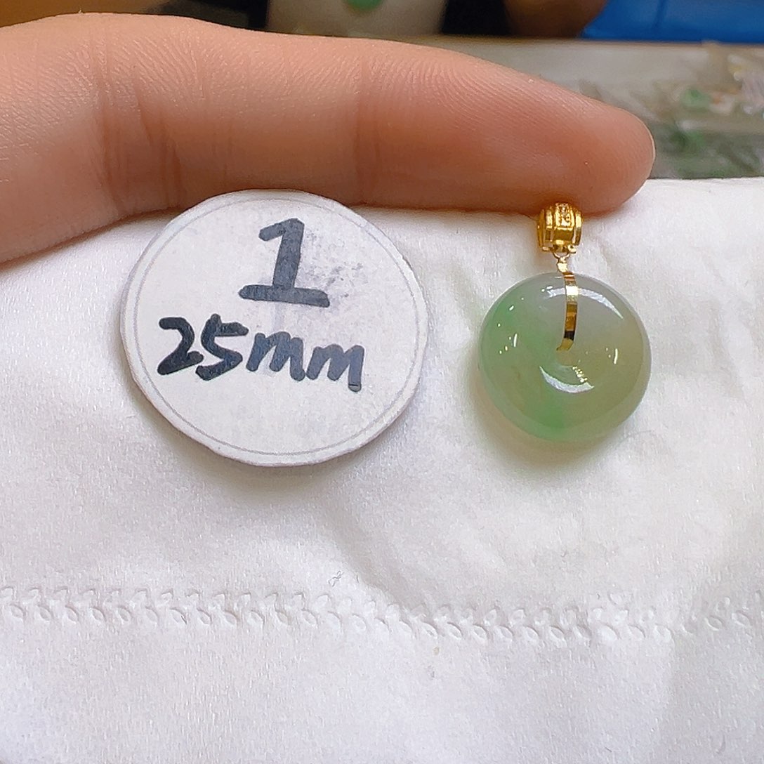 翡翠颈饰18K金镶嵌翡翠