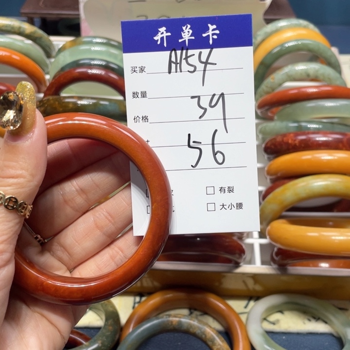 蛇纹石玉手镯未镶嵌傲***。