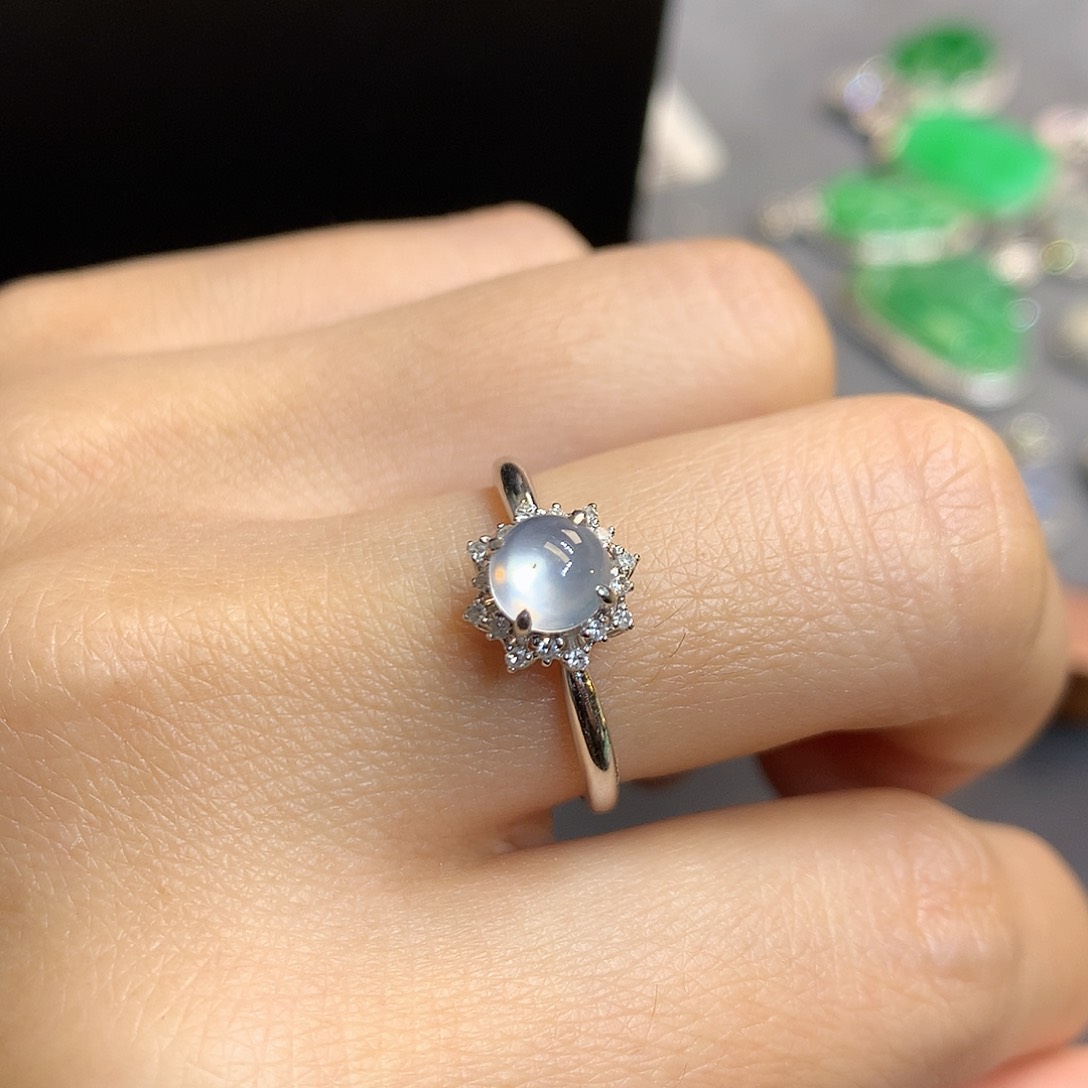 翡翠戒指18K金镶嵌戒指