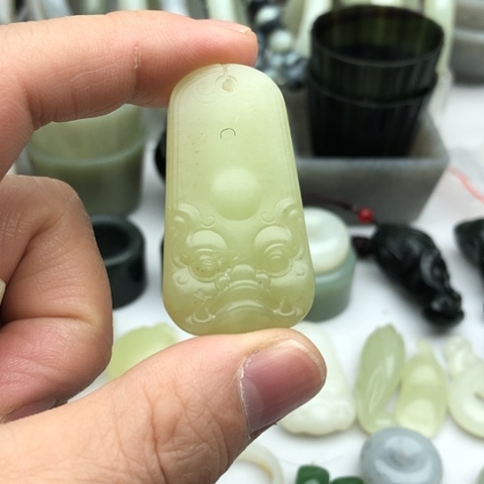 笑***下和田玉未镶嵌挂件