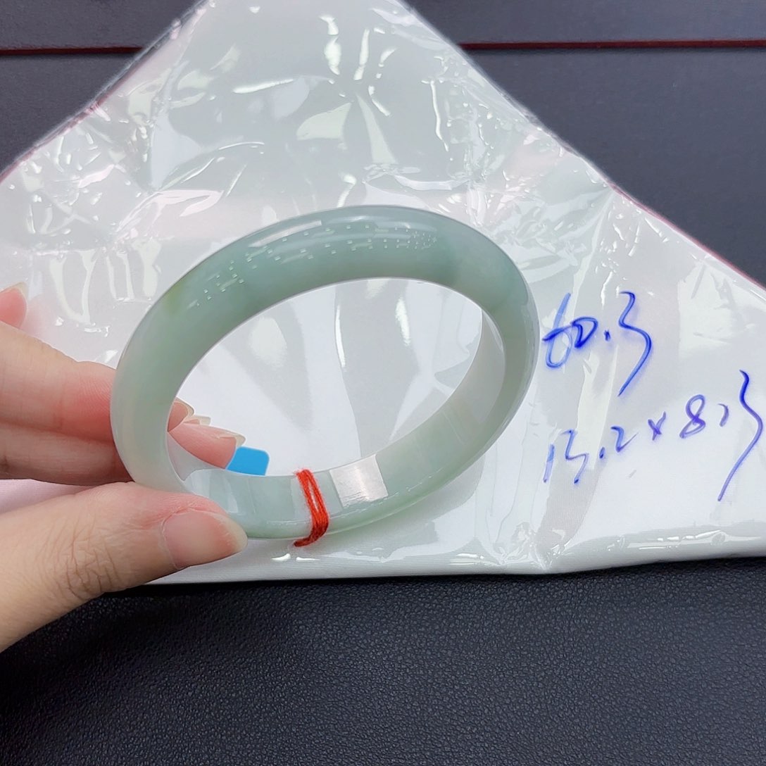 翡翠手镯未镶嵌手镯