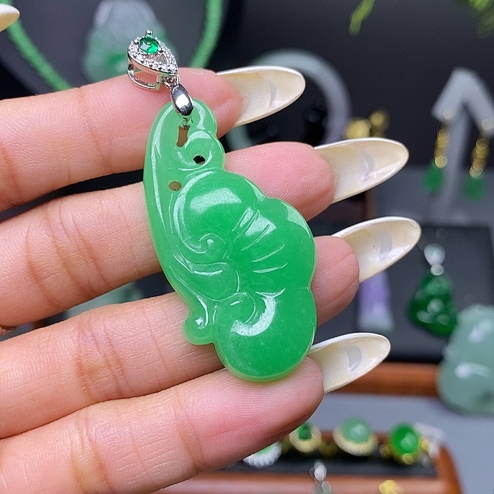 吊坠(赠链)未镶嵌翡翠