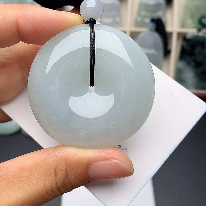 翡翠未镶嵌颈饰平安扣