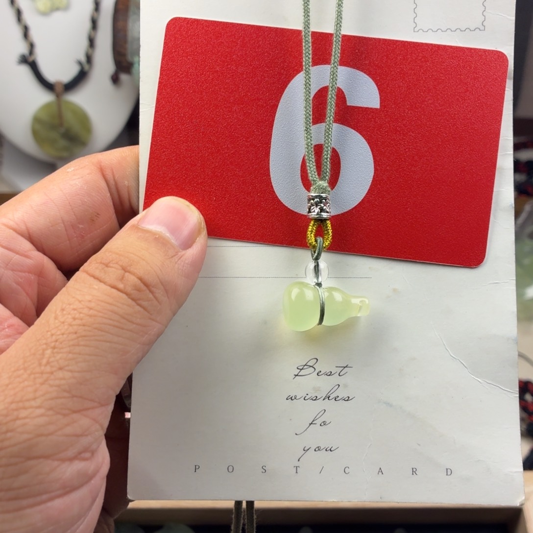 蛇纹石玉合金吊坠