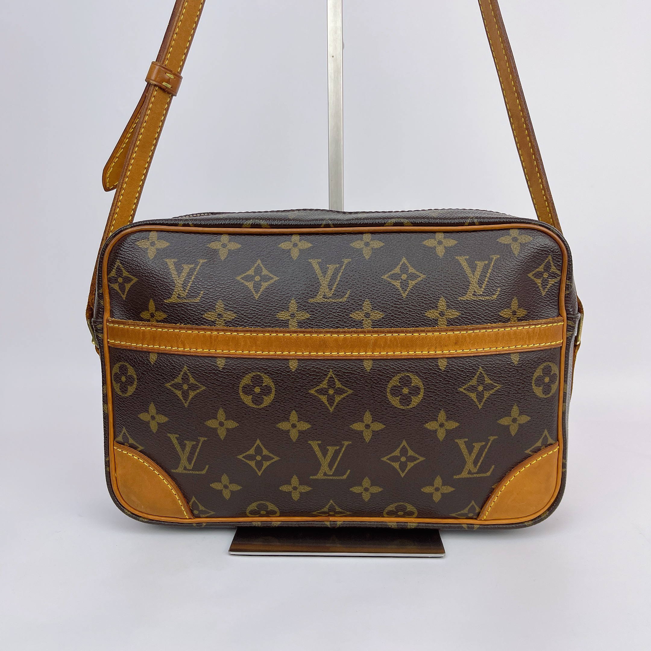 95新 LouisVuitton/路易威登 LV 棕色斜挎包内标MB0064底25 N931