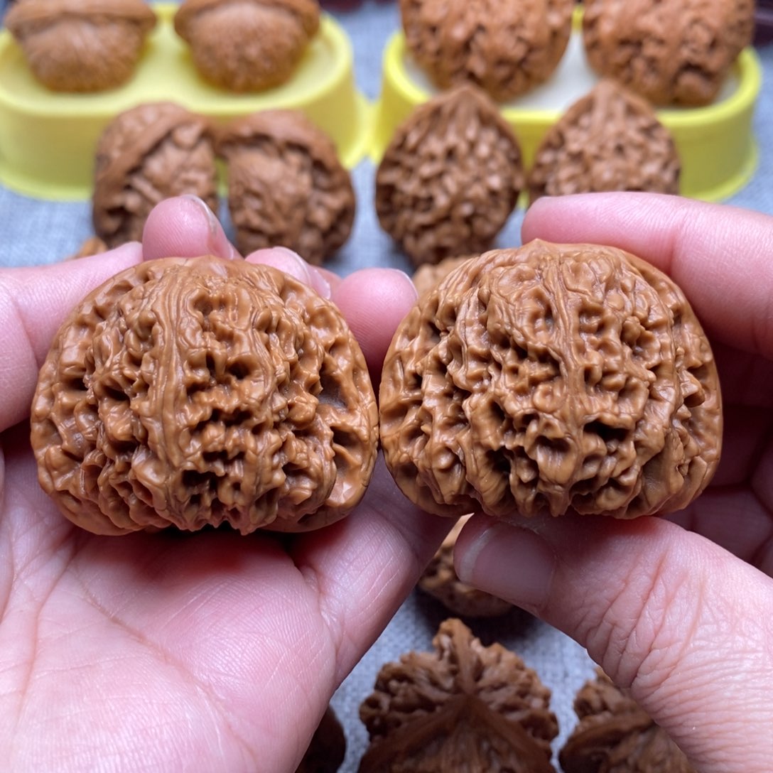 文玩核桃把件44精品红皮南疆石