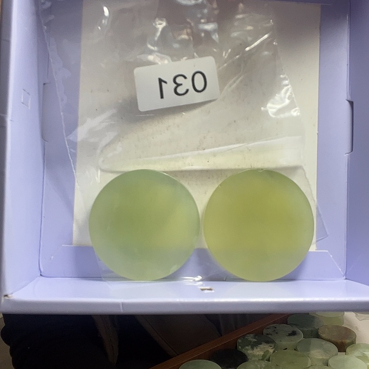 蛇纹石玉未镶嵌天然岫玉珠宝未镶嵌微瑕款