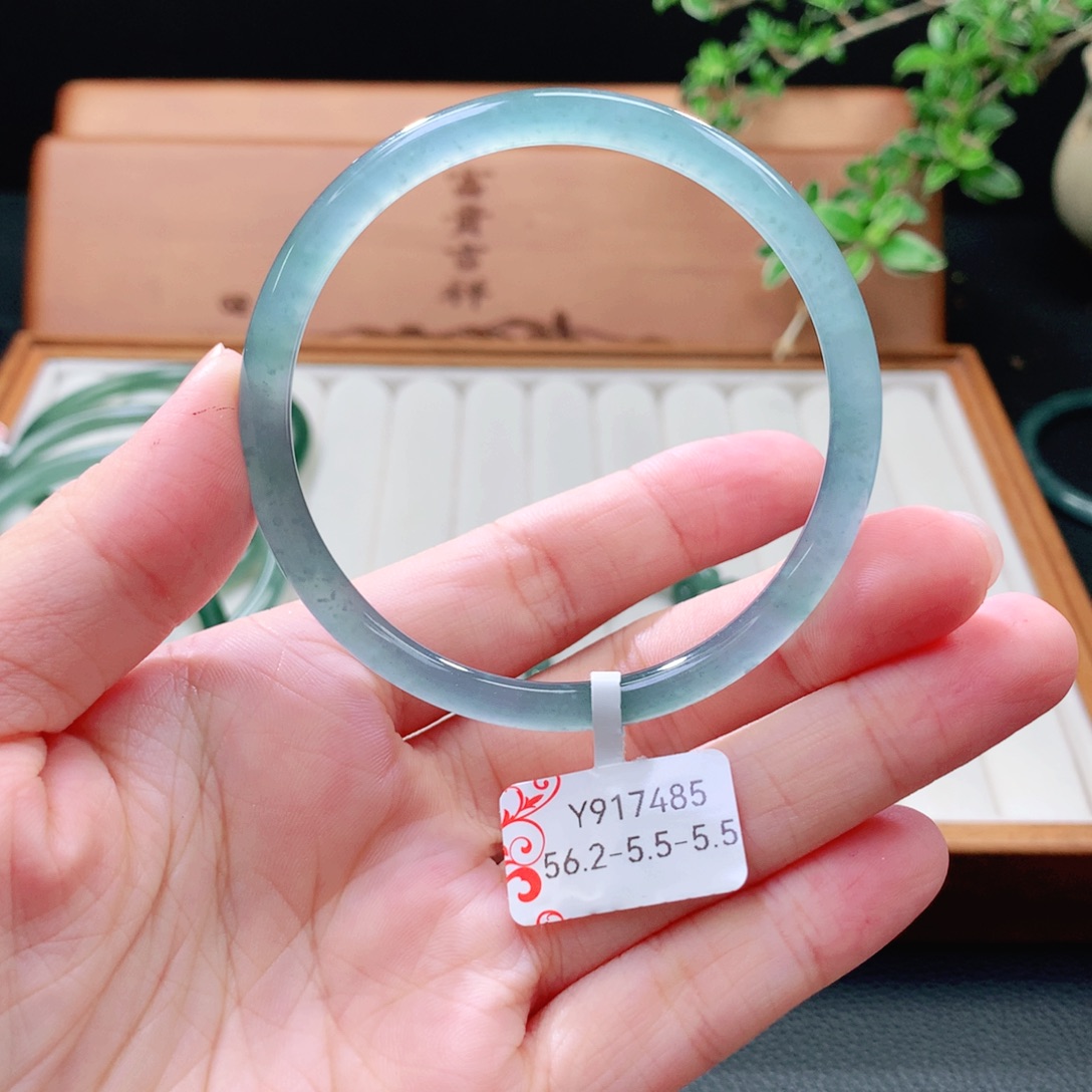 未镶嵌手镯（圆镯）翡翠