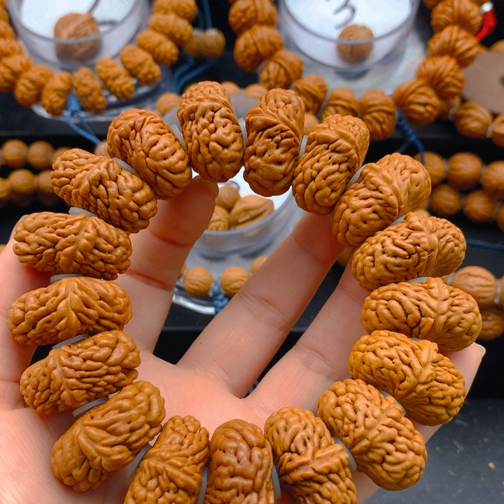 桃核吊坠五爪金龙妮妮