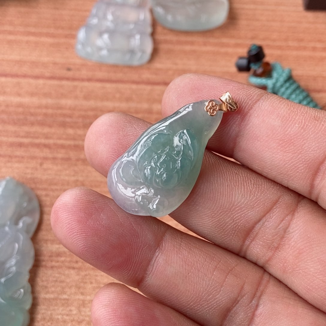 翡翠颈饰未镶嵌翡翠