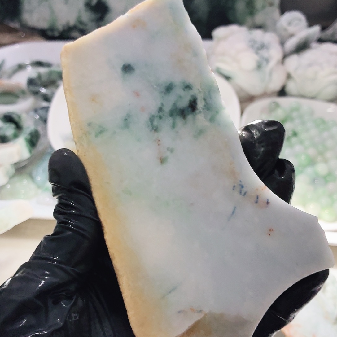 翡翠未镶嵌颈饰边角料