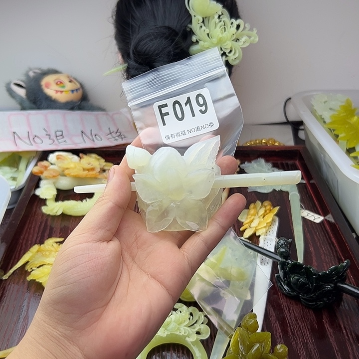 荧***荧蛇纹石玉合金发饰