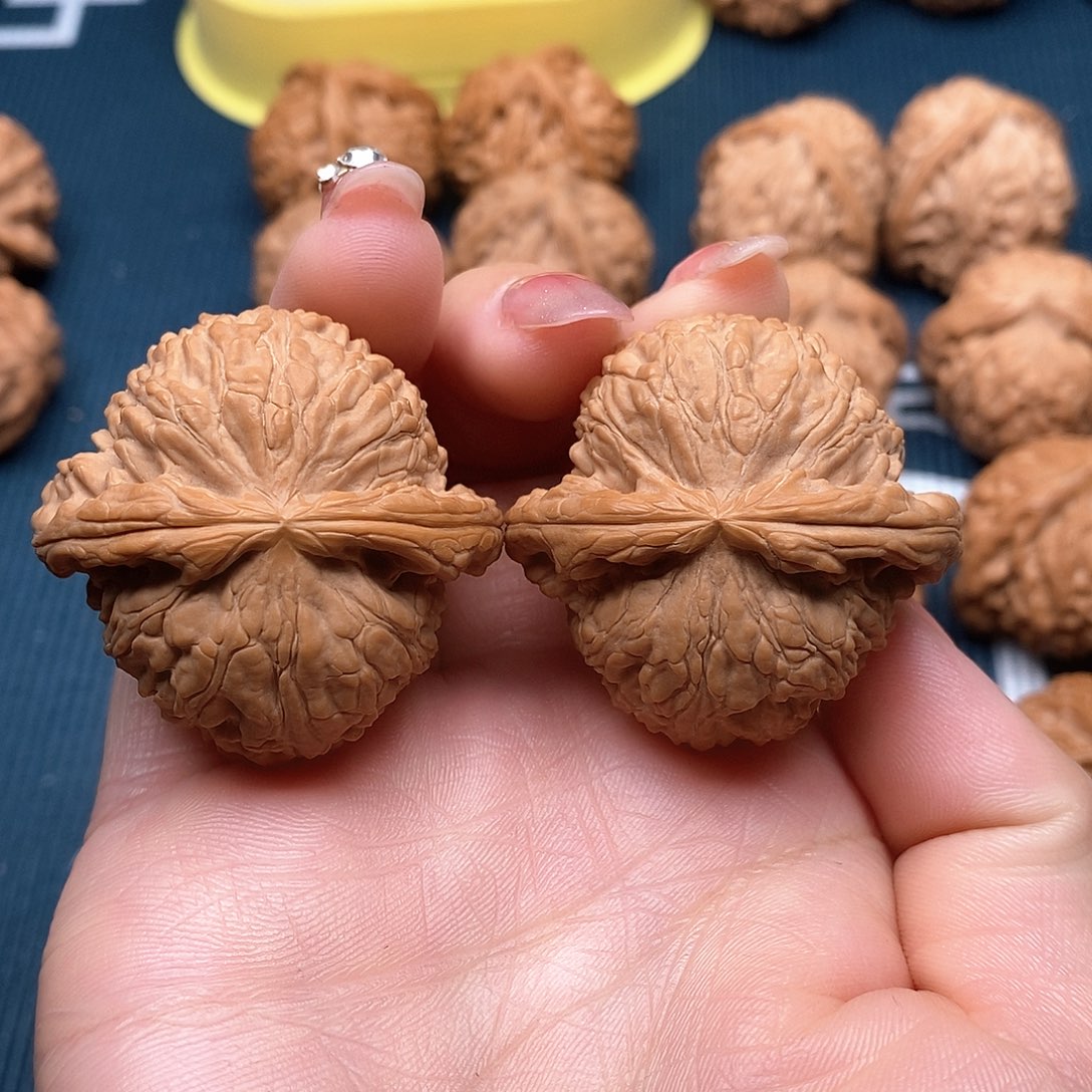 文玩核桃吊坠41白狮子