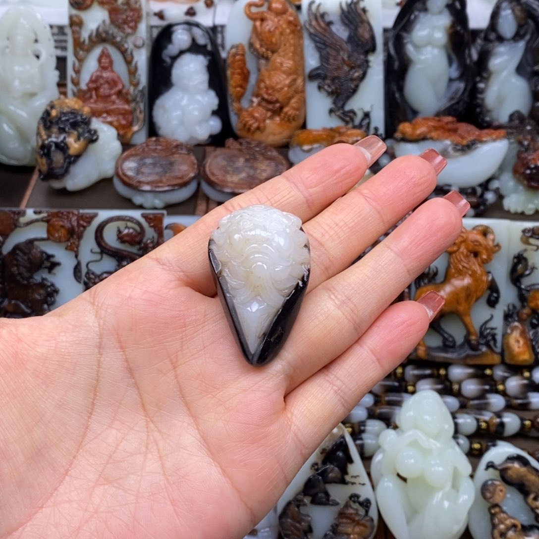 颈饰未镶嵌和田玉