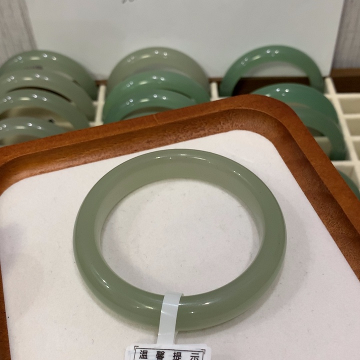 东陵石未镶嵌手镯正圈56/57