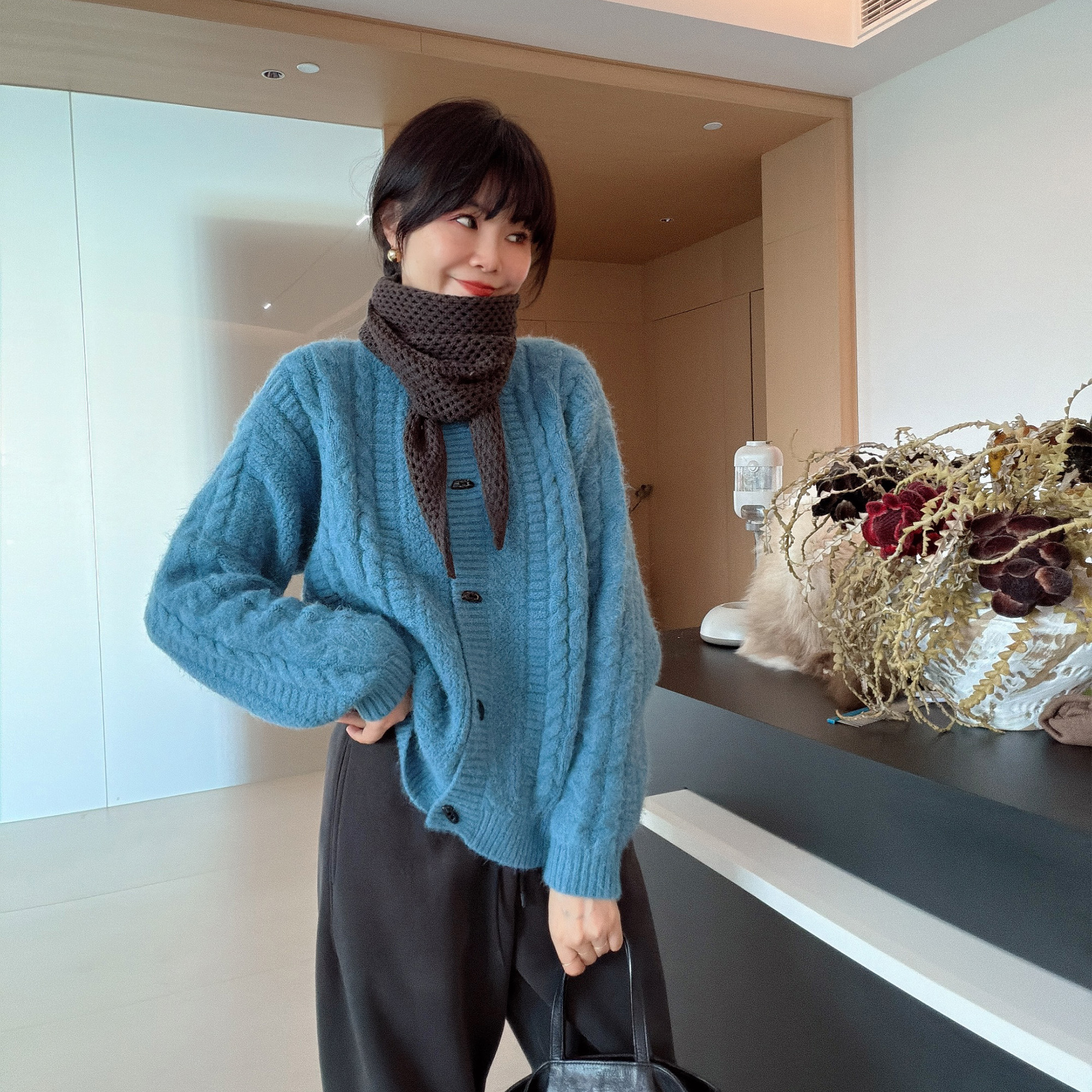 韩系麻花加厚保暖牛角扣圆领慵懒毛衣外套