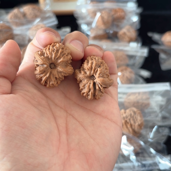文玩核桃吊坠斌*南将 浮黄