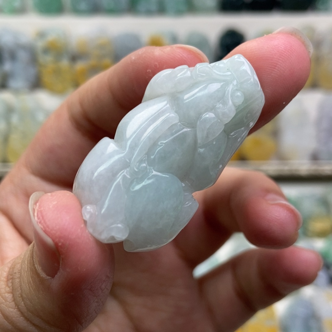 翡翠吊坠(赠链)未镶嵌