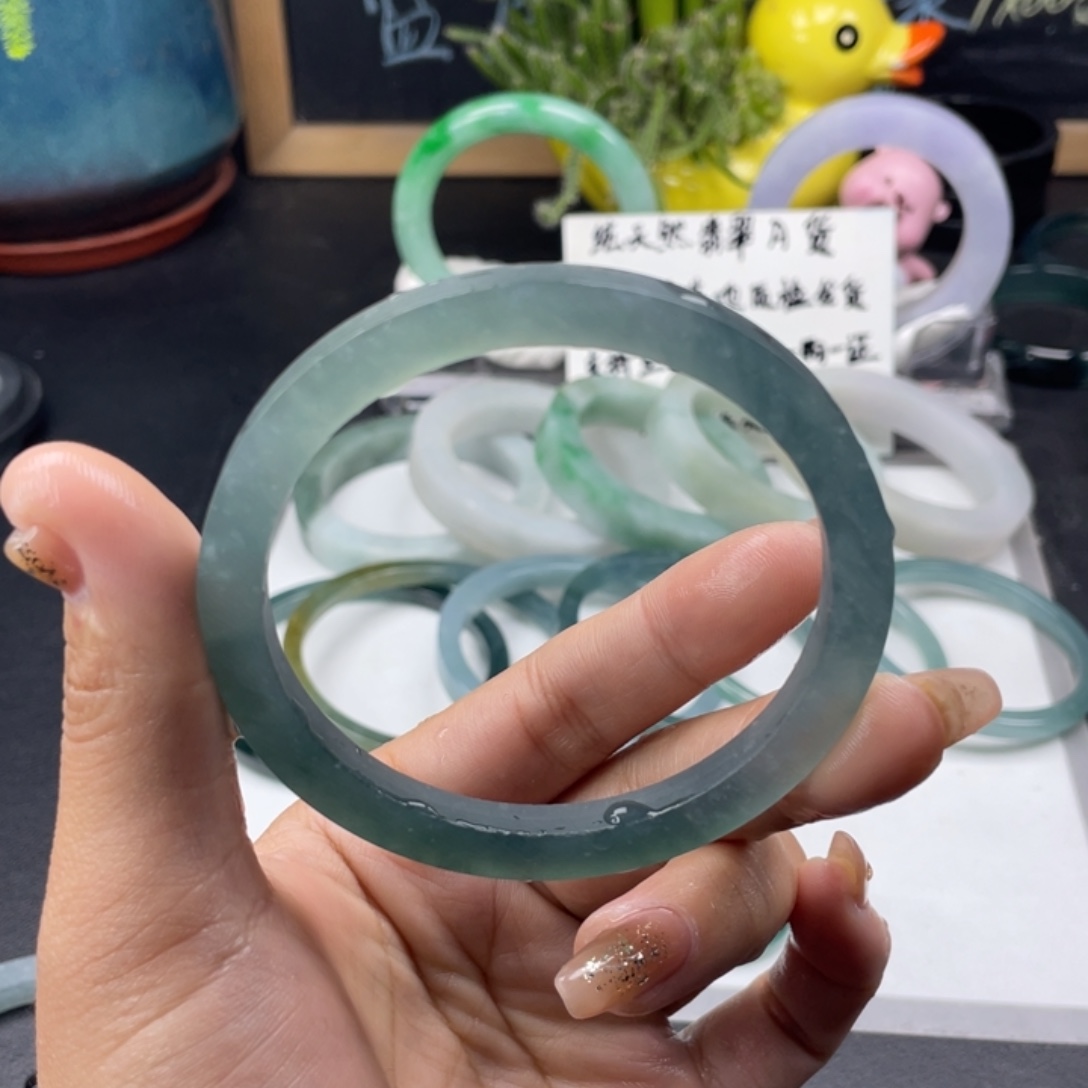 羽***者定制翡翠未镶嵌翡翠手镯