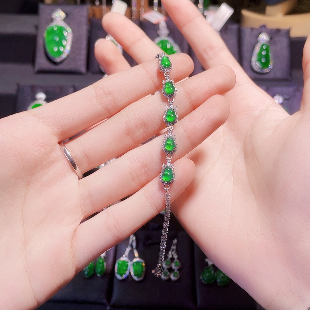 蒙***。翡翠银S925镶嵌手链葫芦