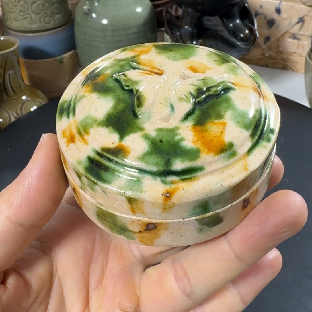 摆件器形美观大方典雅