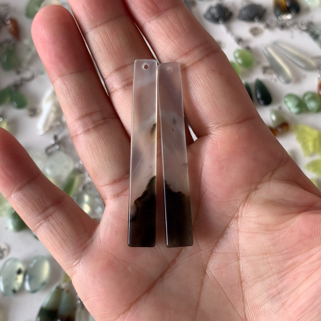 未镶嵌蛇纹石玉耳环