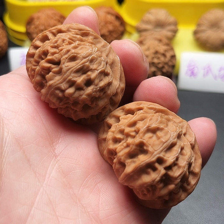 陈***安文玩核桃吊坠全品宫灯