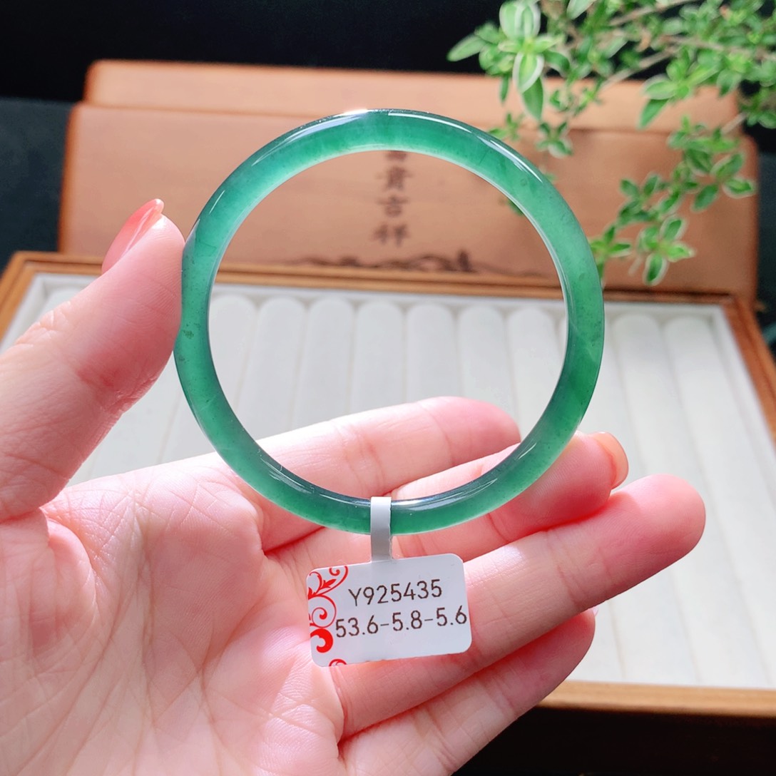 未镶嵌手镯（圆镯）翡翠