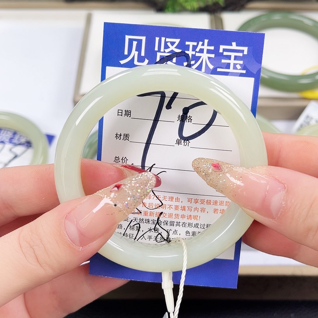 和田玉手镯未镶嵌