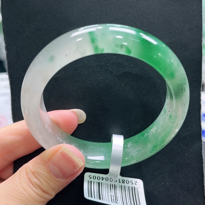 石英质玉（非洲翠）未镶嵌手镯