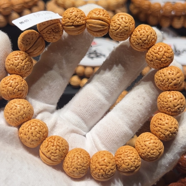 L***z桃核手串1精品绣球15.9尺寸