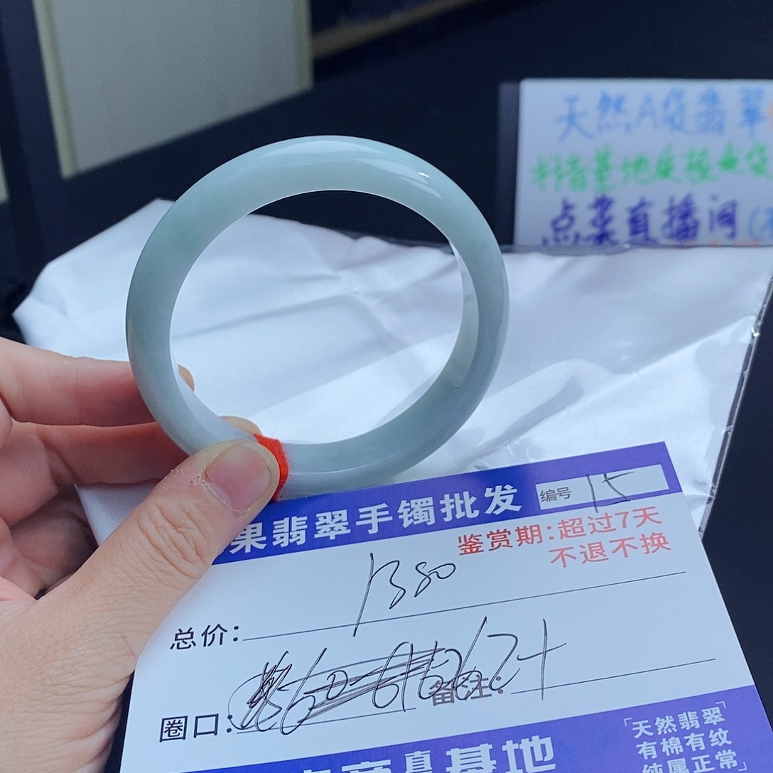 翡翠手镯未镶嵌哇*.翡翠