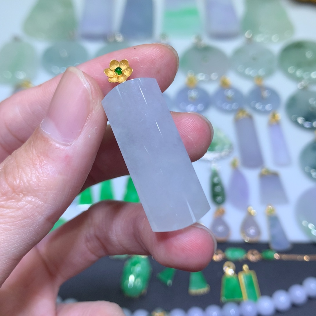 翡翠吊坠(不含链)18K金镶嵌