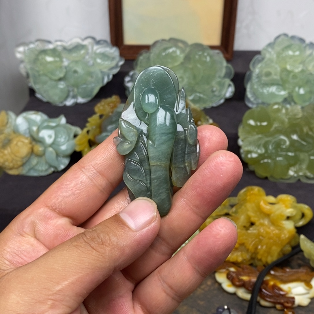 蛇纹石玉未镶嵌颈饰