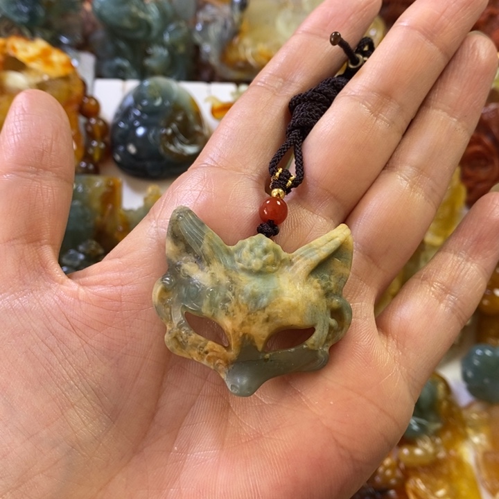 蛇纹石玉未镶嵌颈饰