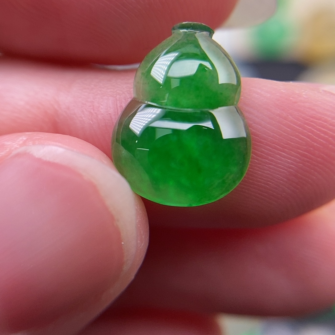 定制翡翠未镶嵌生**绿翡翠