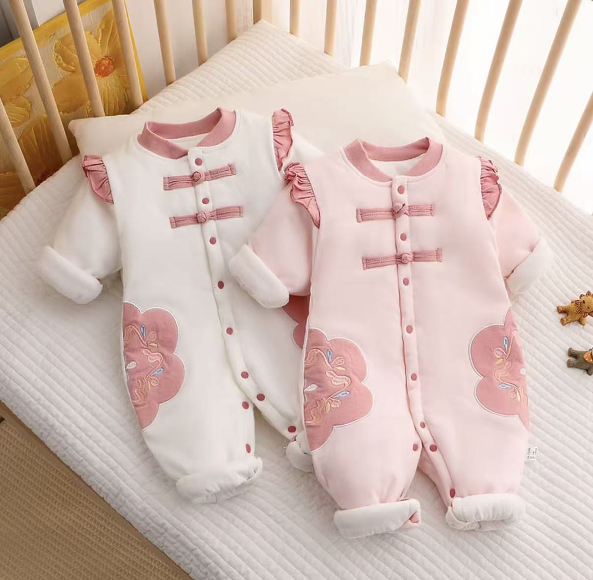 冬季春秋秋冬哈衣加厚休闲风新生儿中国风爬服女