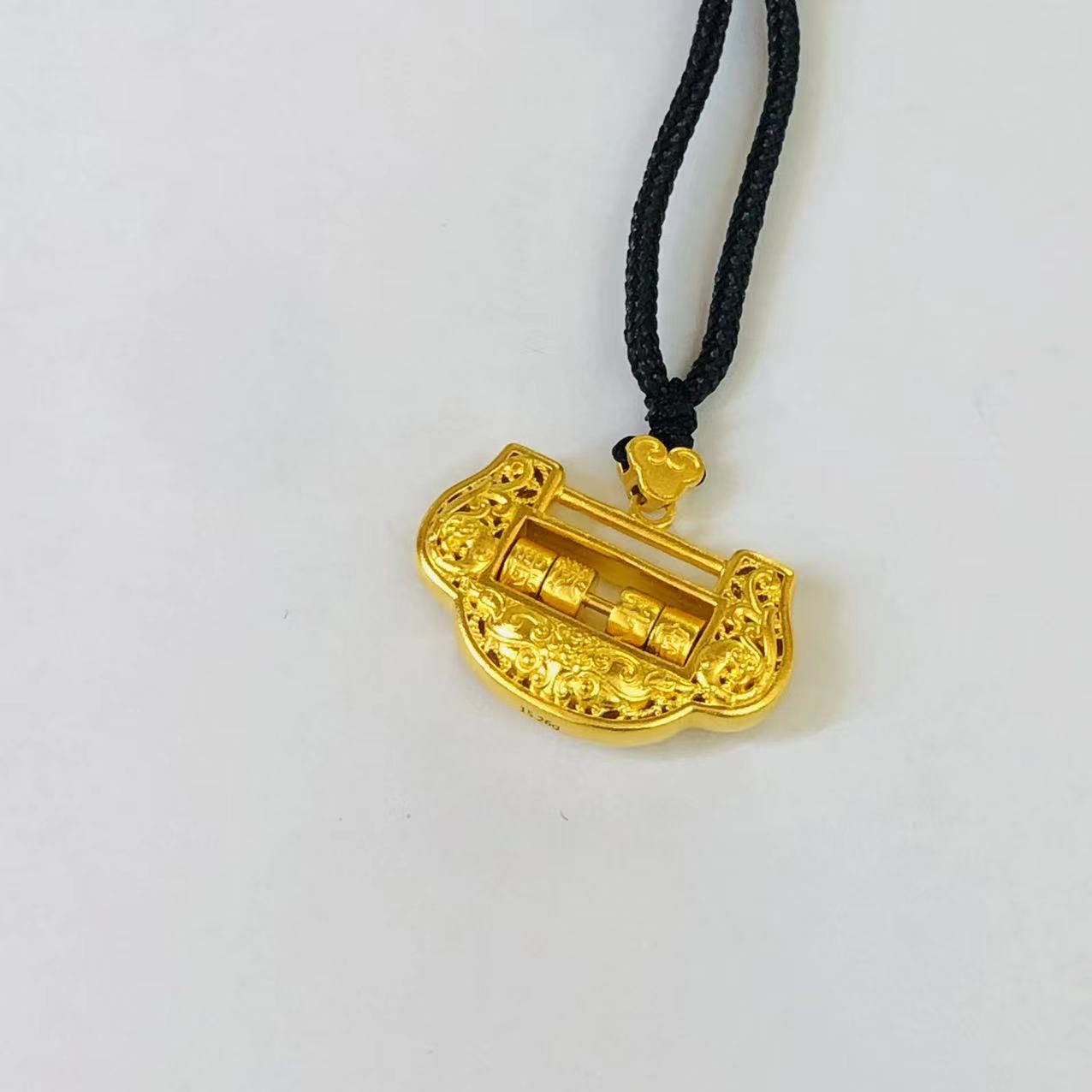 黄金足金999岁岁平安古法锁吊坠