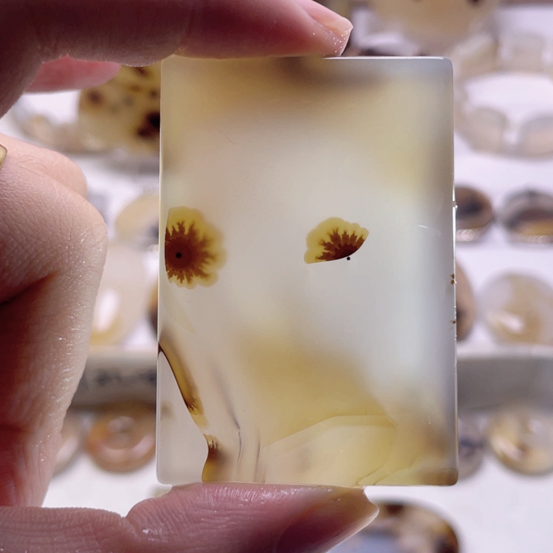 玛瑙/玉髓未镶嵌珠宝奇石