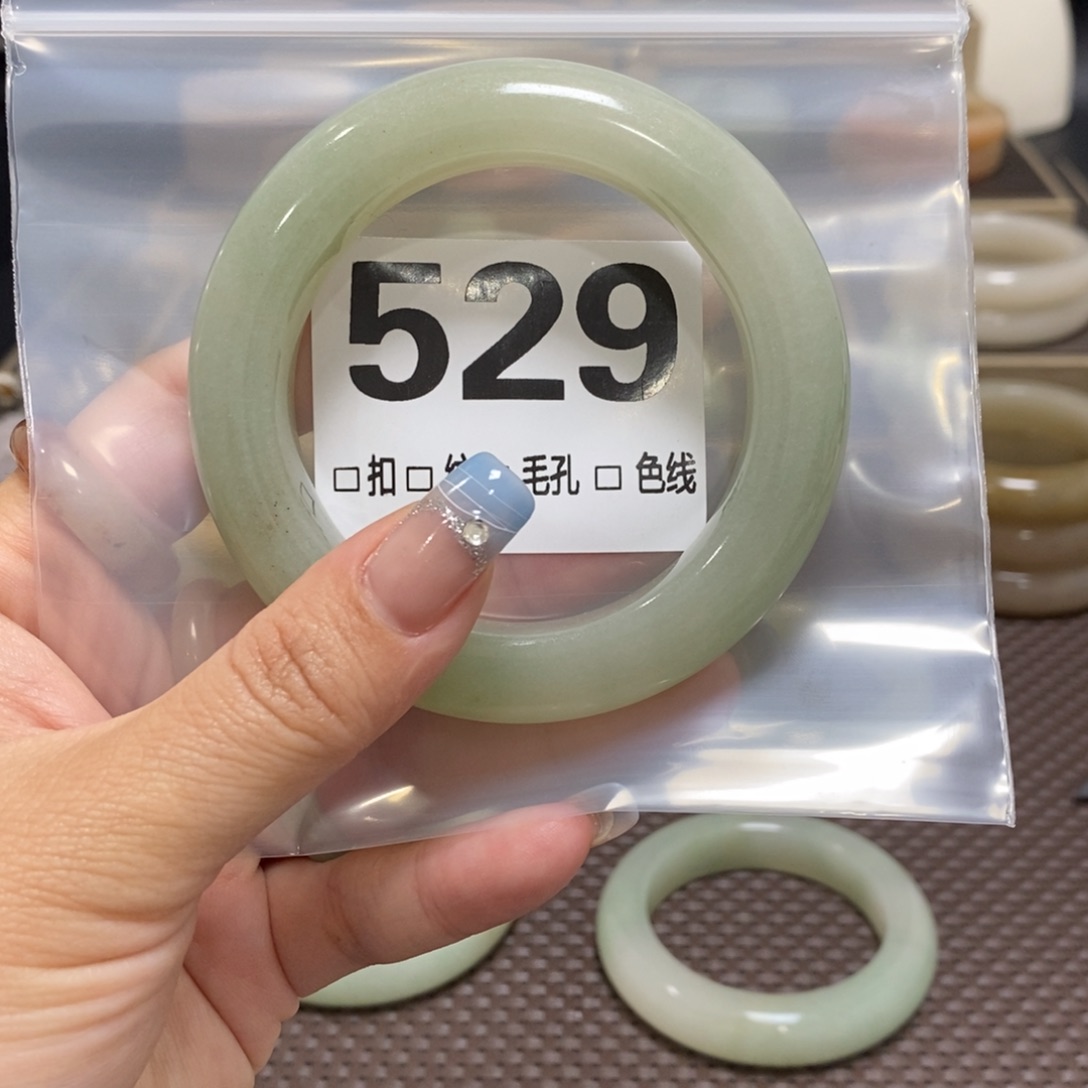 石英质玉手镯未镶嵌小***汤