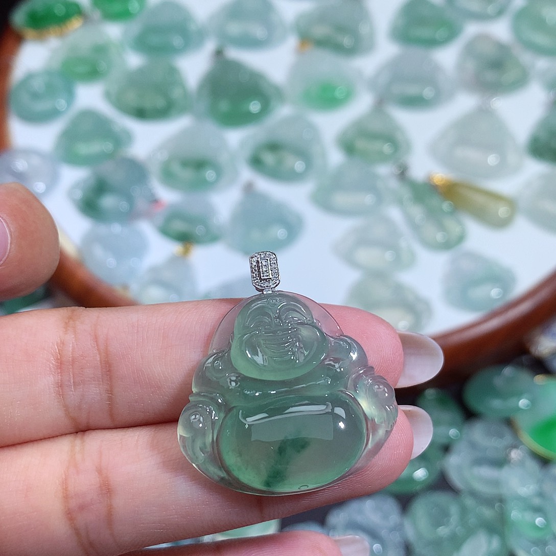 半***)颈饰未镶嵌翡翠佛公