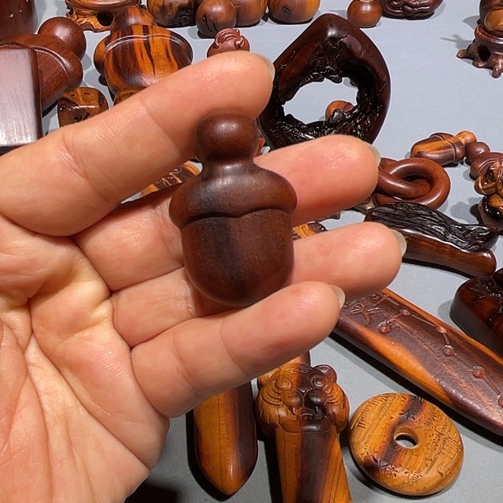 是****桃木小宝剑清一木料