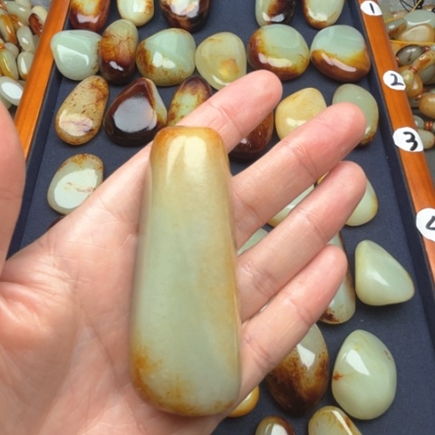 和田玉颈饰未镶嵌清**墨