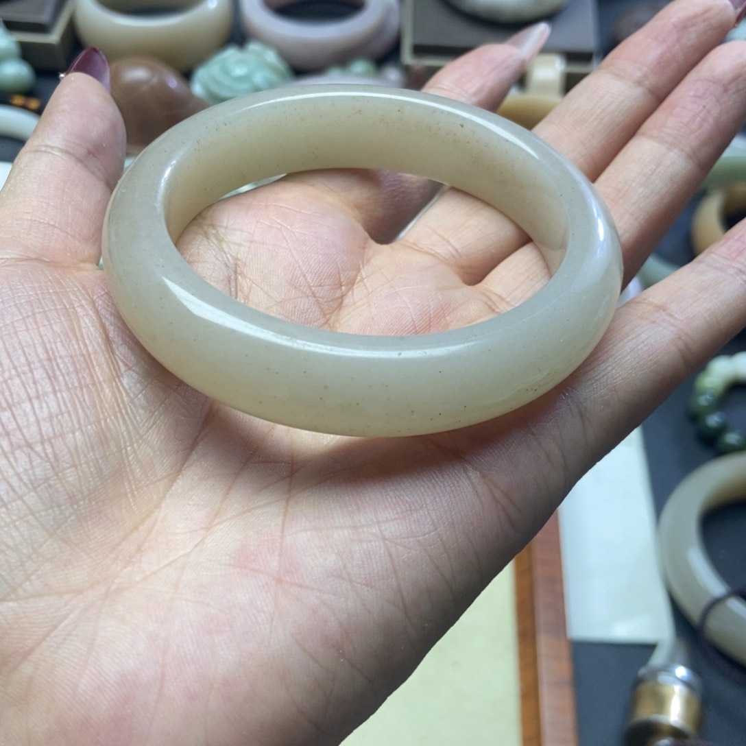 石英质玉手镯未镶嵌