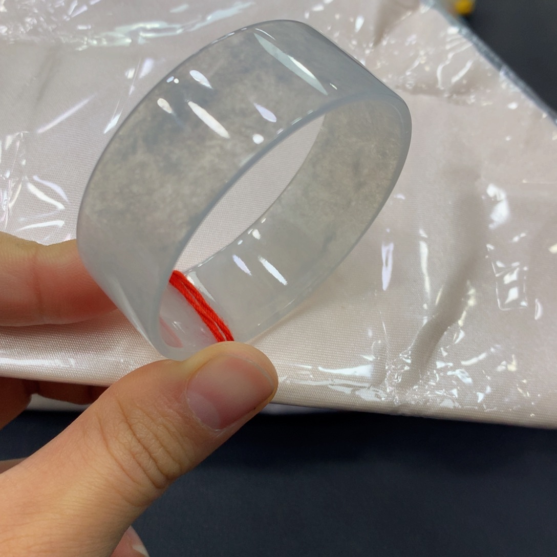 翡翠手镯未镶嵌翡翠